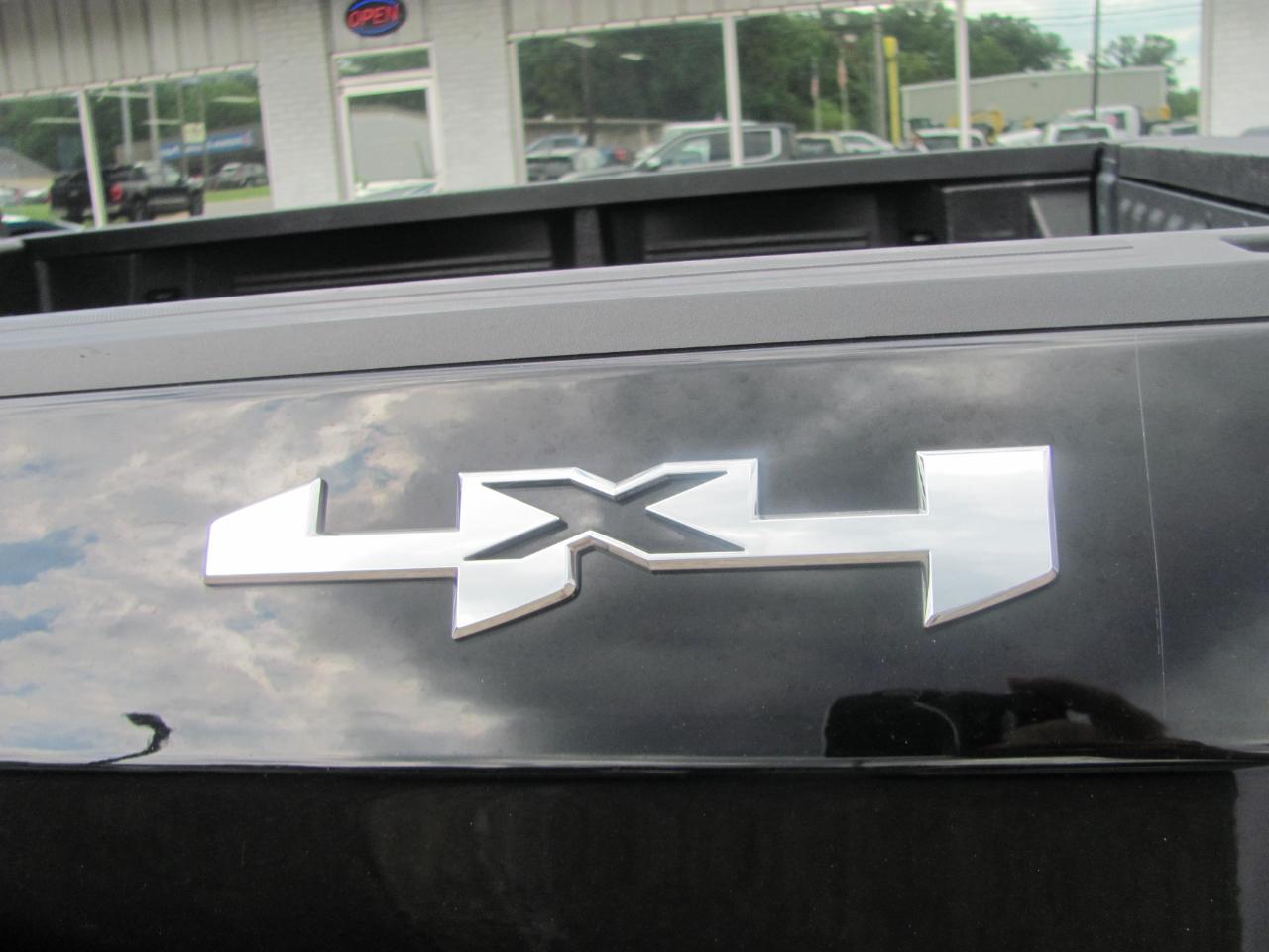 GMC Sierra 1500 SLT Crew Cab 4WD 2025