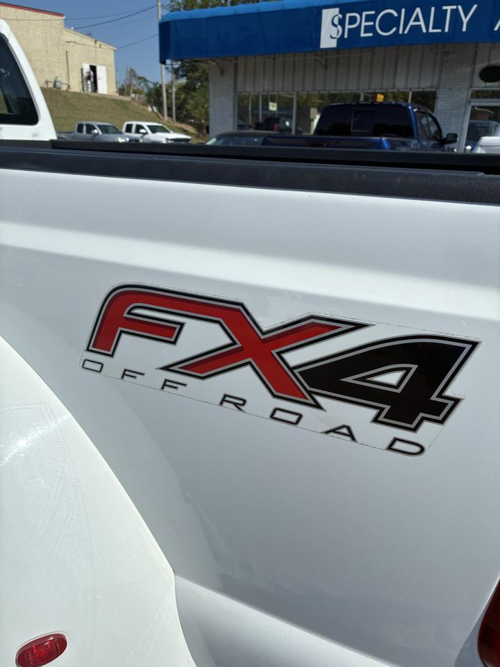 Ford F-350 SD XLT Crew Cab Long Bed DRW 4WD 2015
