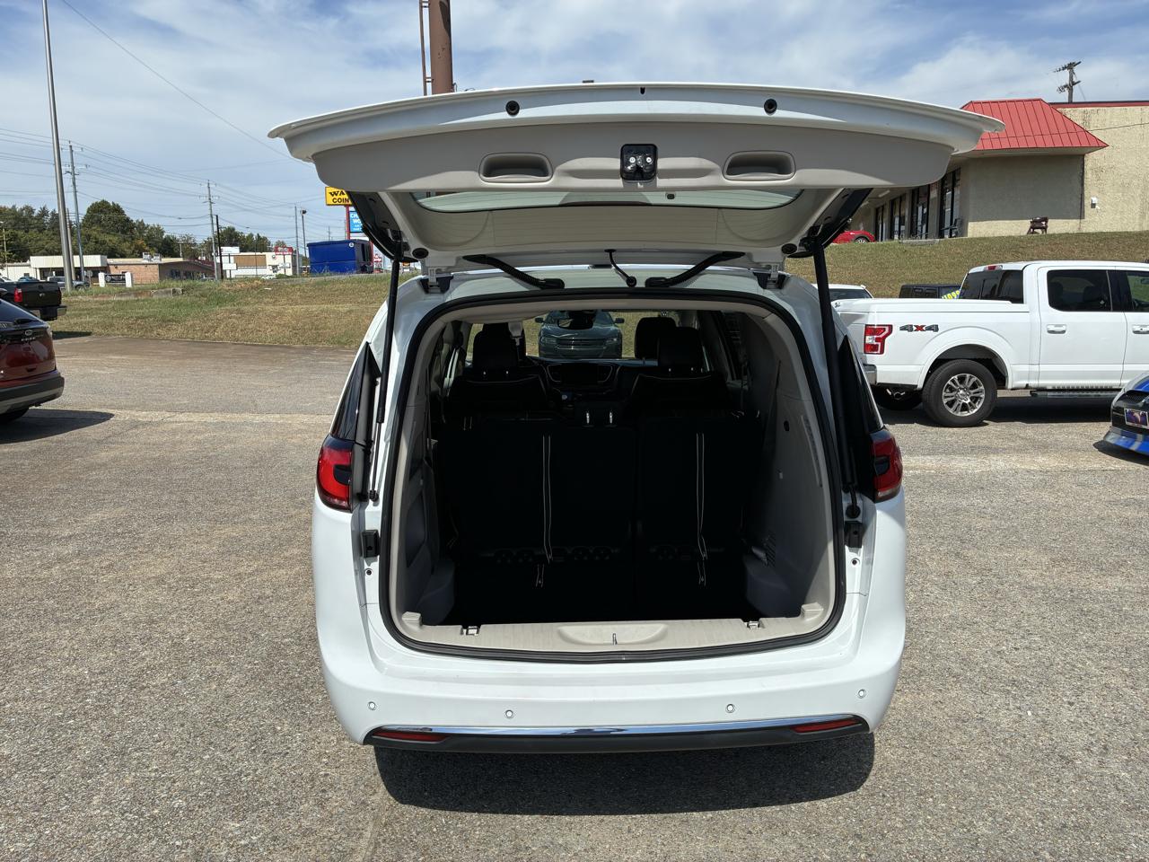 Chrysler Pacifica Limited 2023