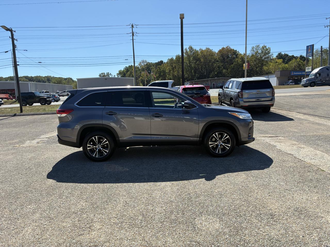 Toyota Highlander LE Plus FWD V6 2019
