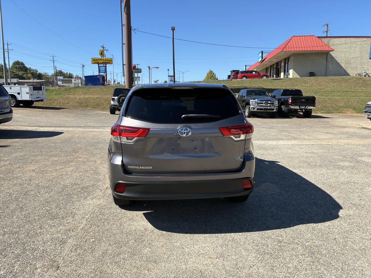 Toyota Highlander LE Plus FWD V6 2019
