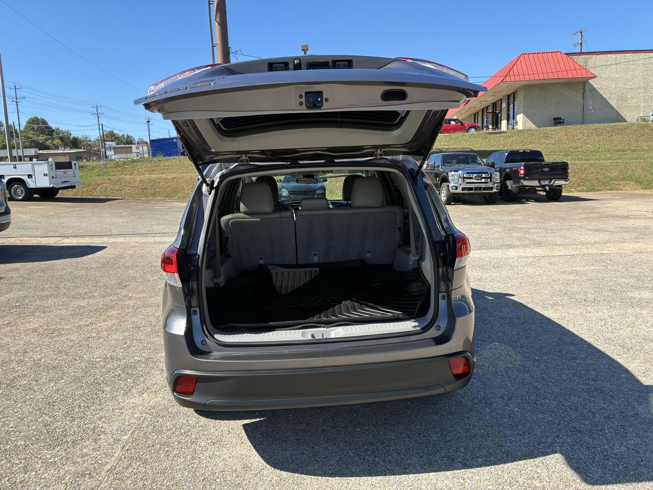 Toyota Highlander LE Plus FWD V6 2019