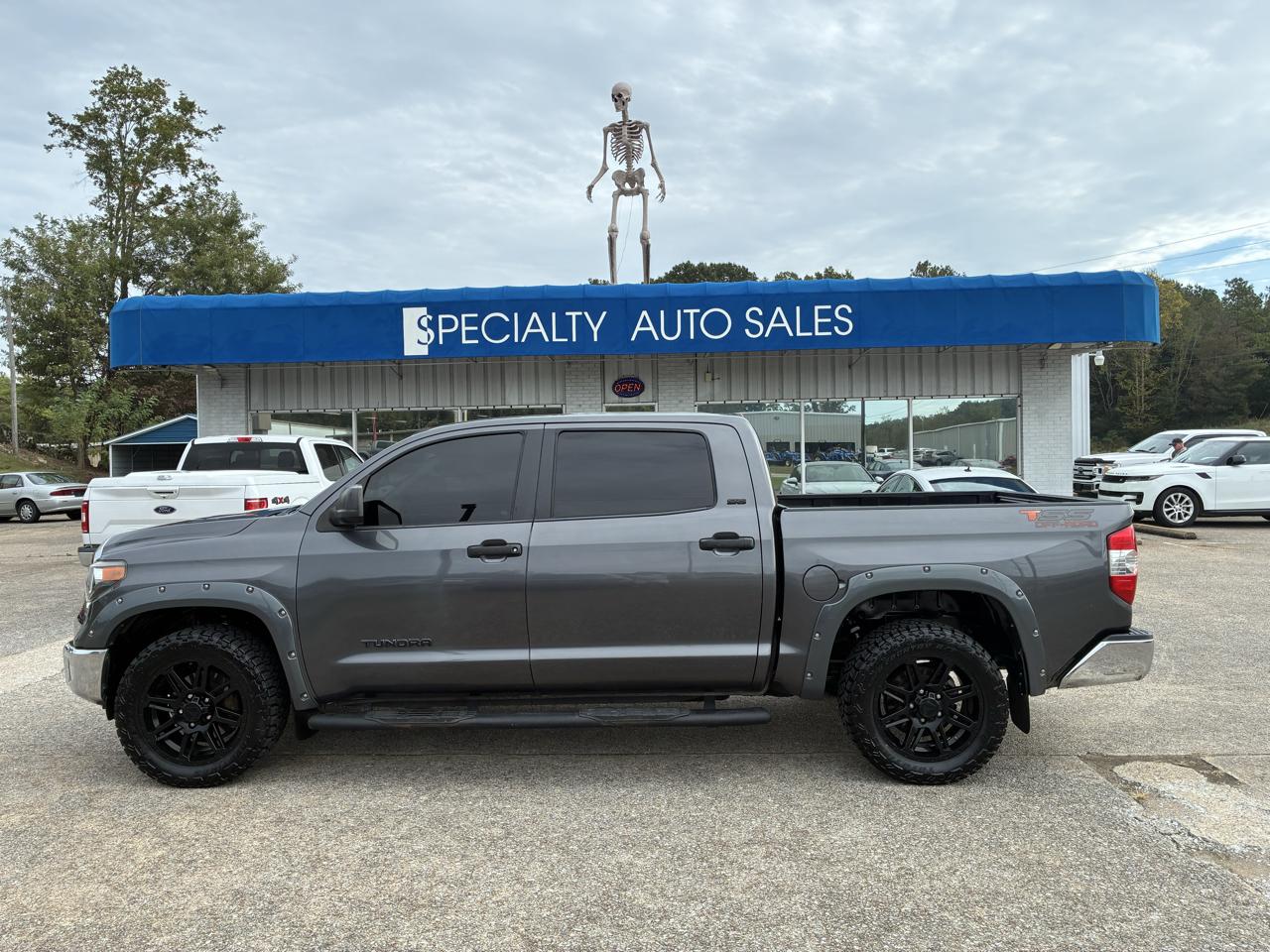 Toyota Tundra SR5 4.6L V8 CrewMax 2WD 2018