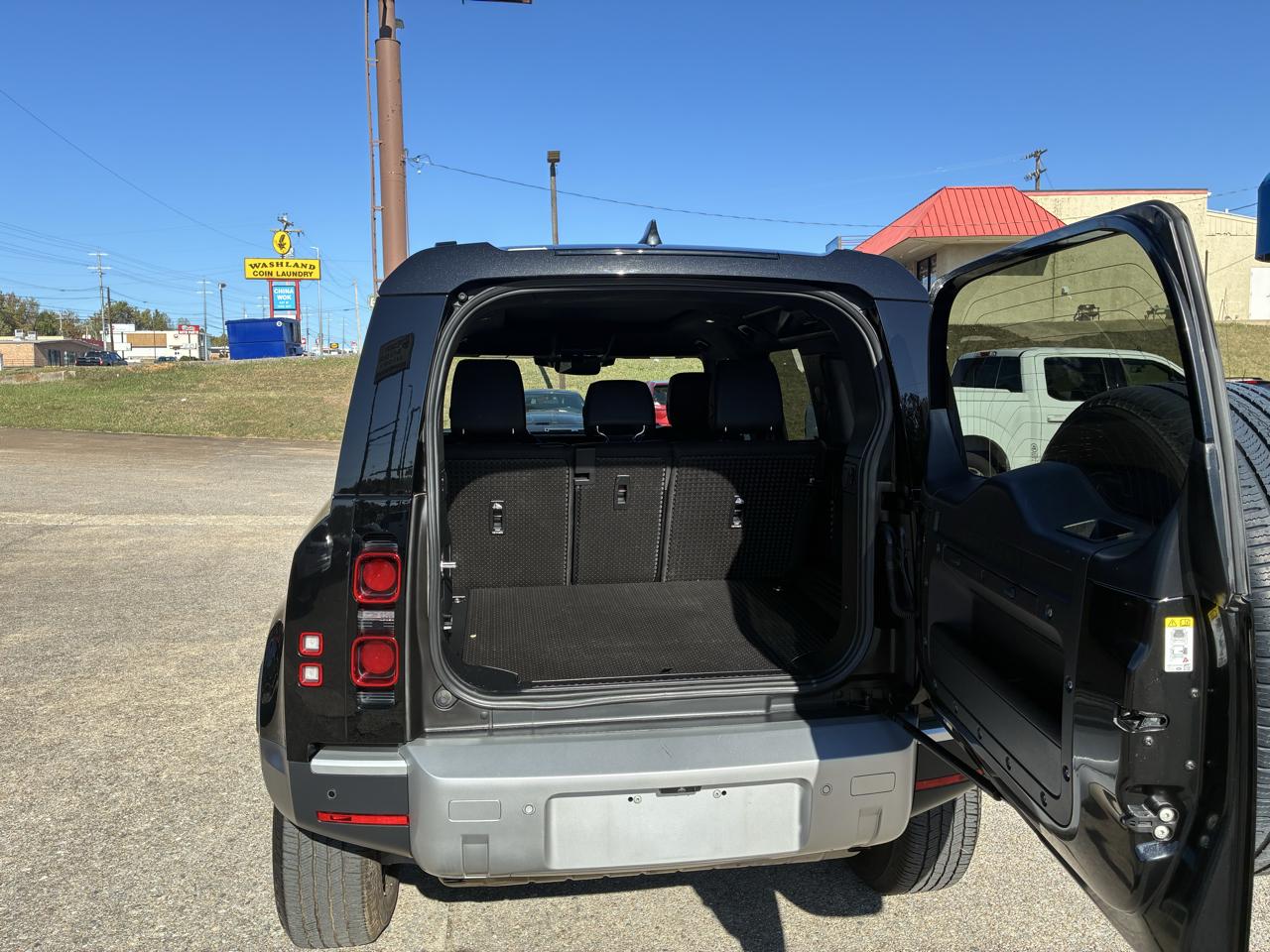 Land Rover Defender P300 110 S 2025