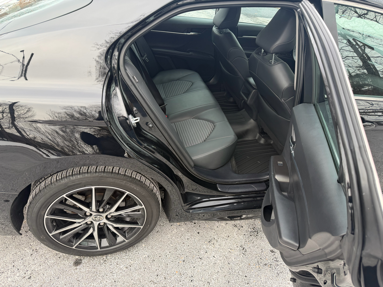 Toyota Camry SE 2024