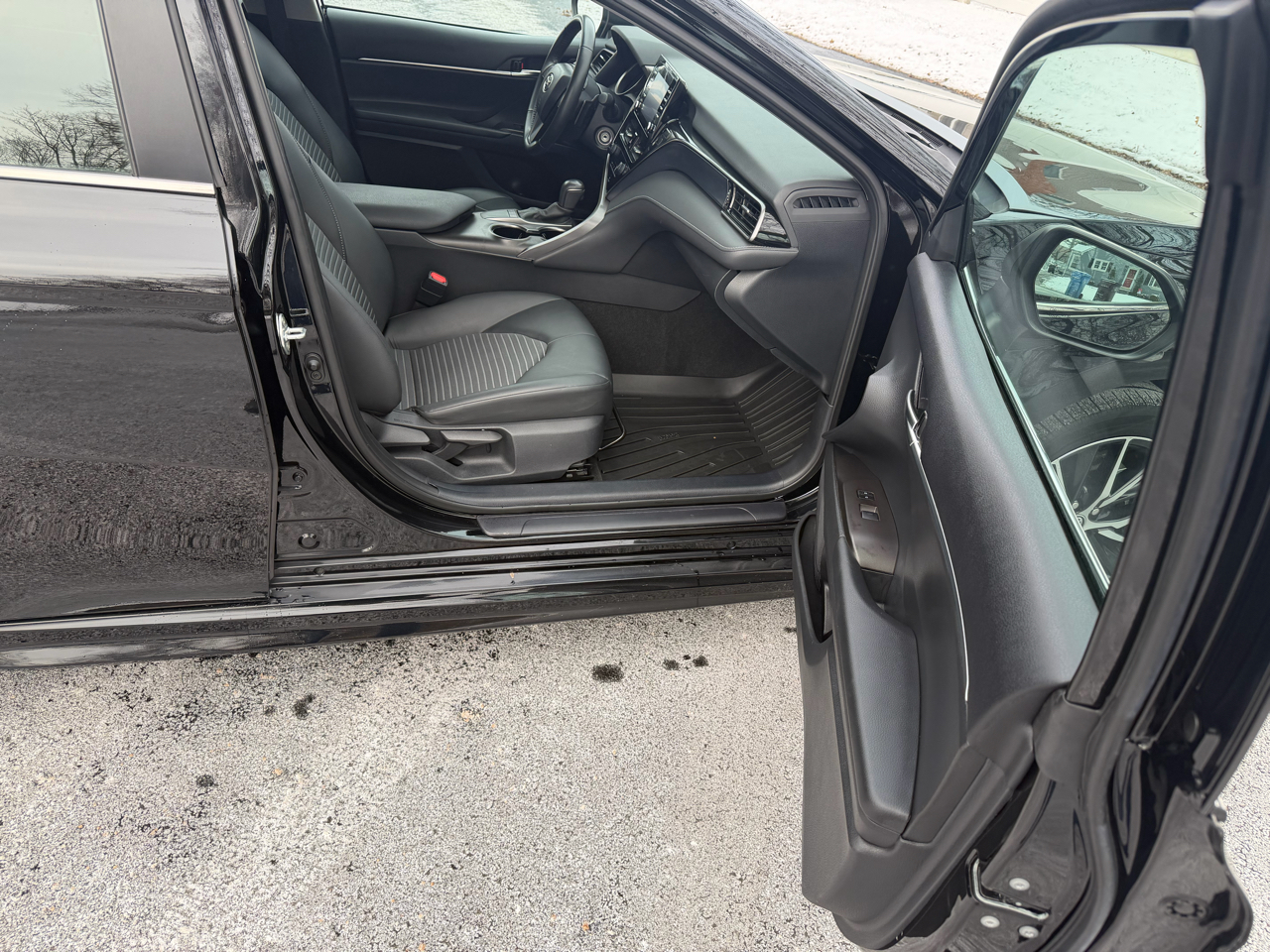 Toyota Camry SE 2024