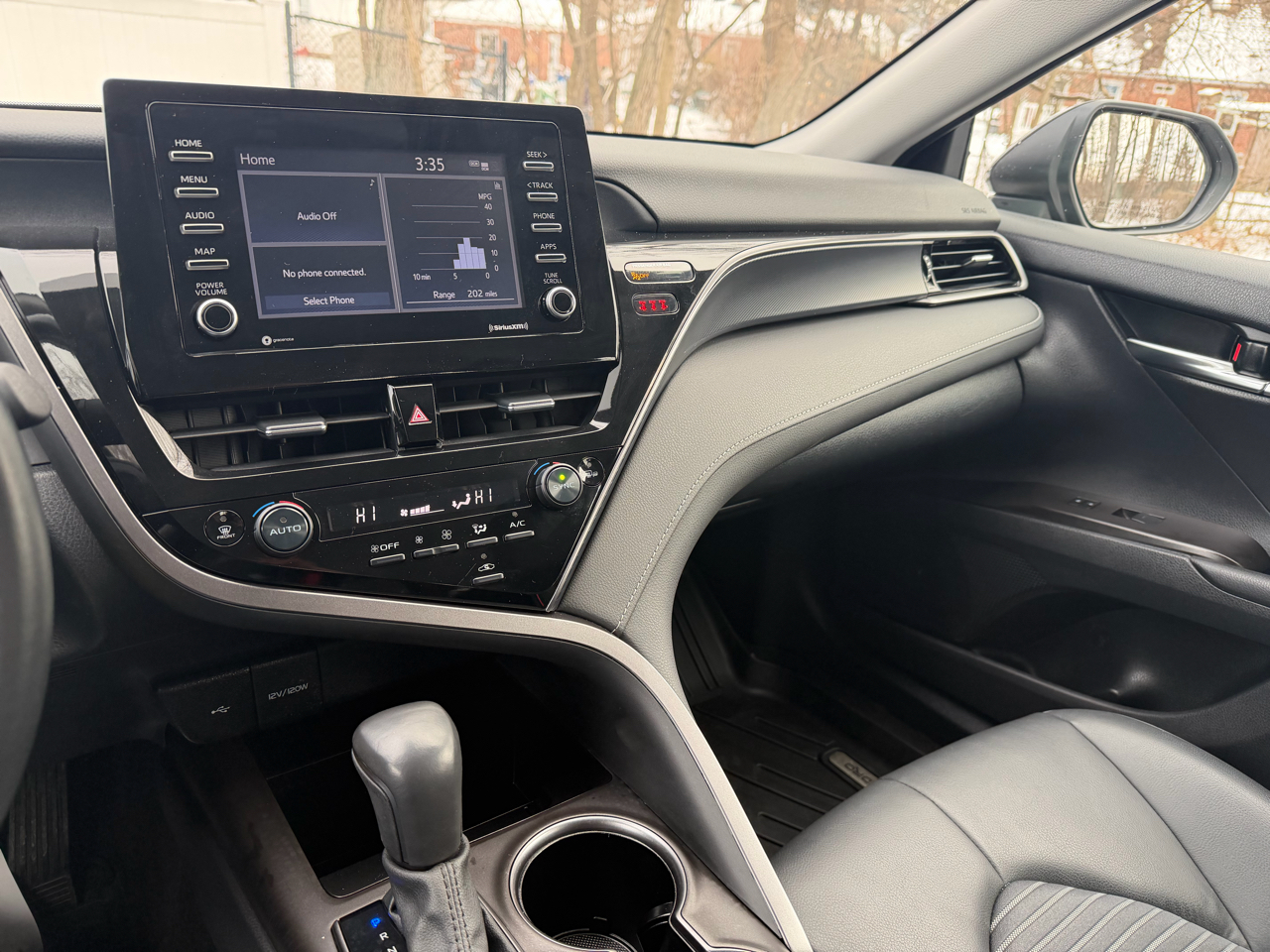 Toyota Camry SE 2024