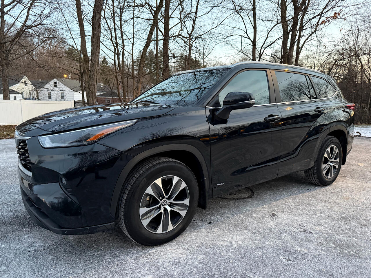 Toyota Highlander Hybrid XLE AWD 2023
