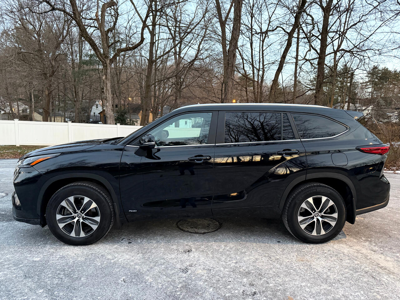 Toyota Highlander Hybrid XLE AWD 2023