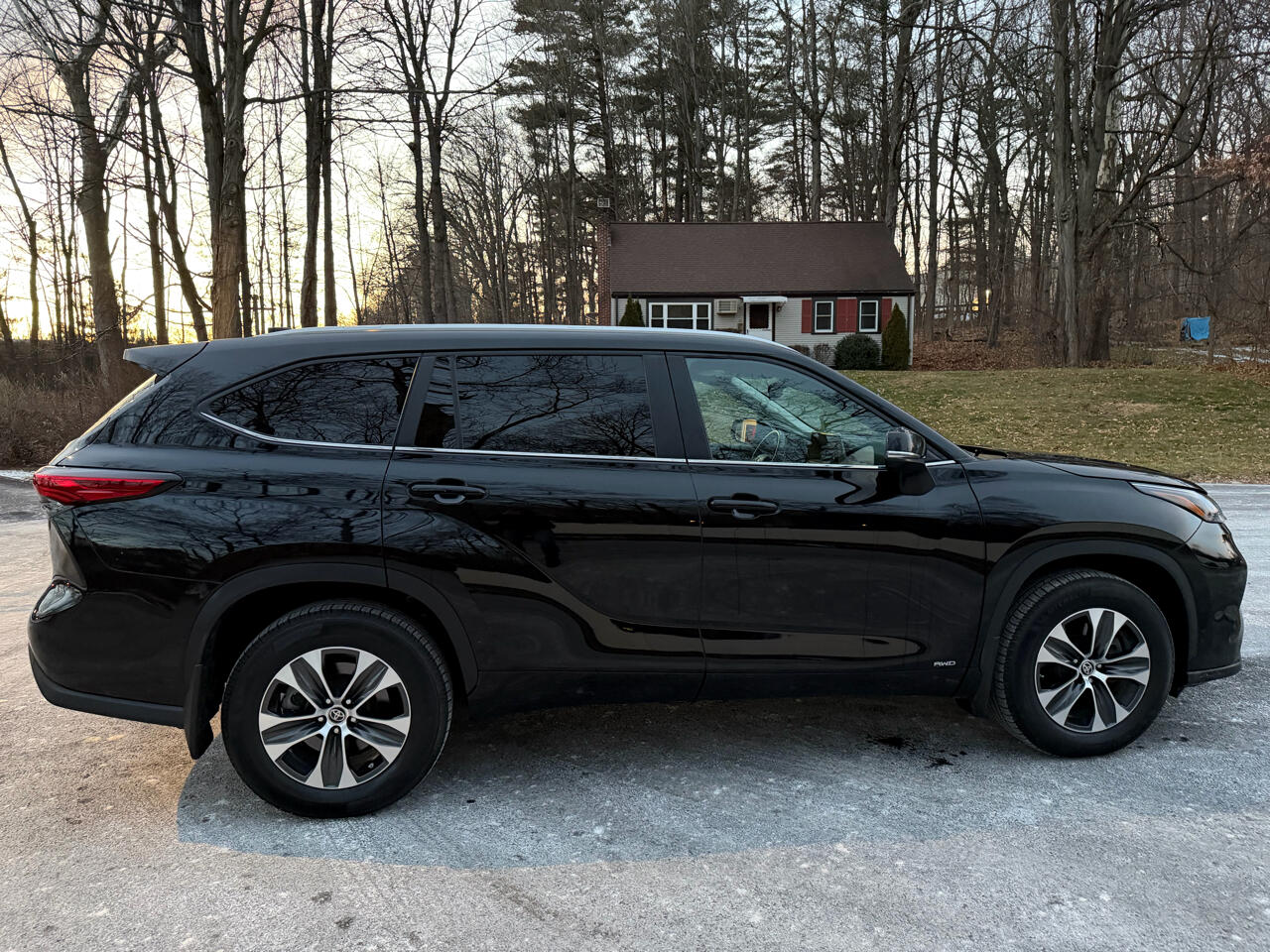 Toyota Highlander Hybrid XLE AWD 2023