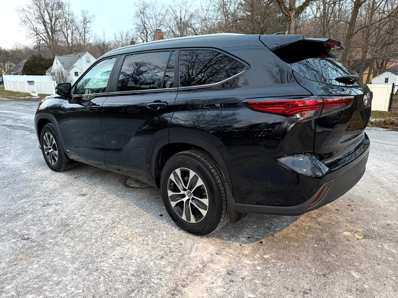 Toyota Highlander Hybrid XLE AWD 2023