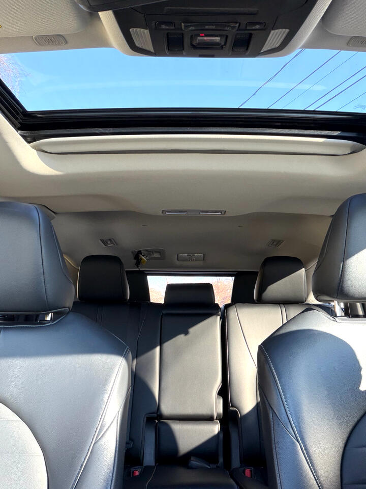 Toyota Highlander Hybrid XLE AWD 2023