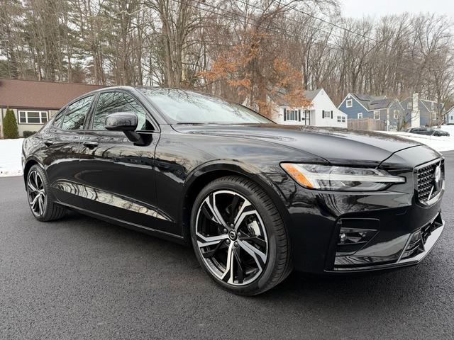 Black 2024 Volvo S60 B5 Core Dark Theme AWD Sedan All-Wheel Drive 9-Speed Automatic