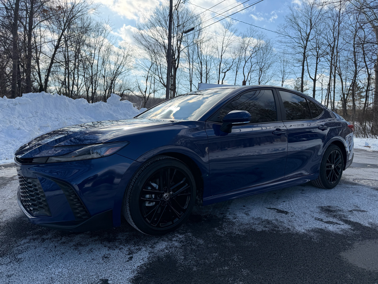 Toyota Camry Hybrid XLE 2025