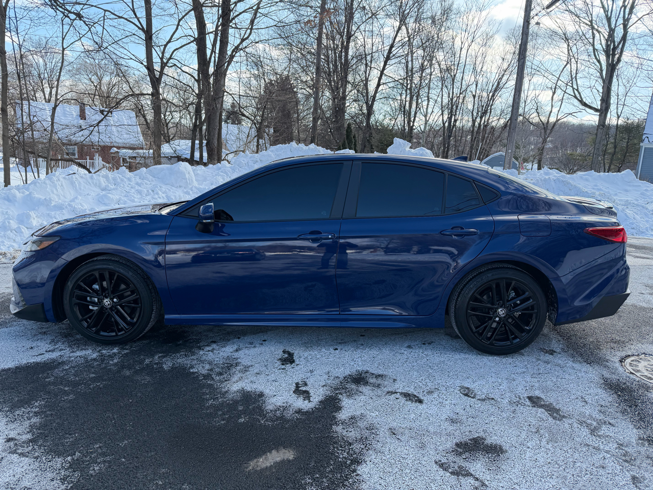 Toyota Camry Hybrid XLE 2025