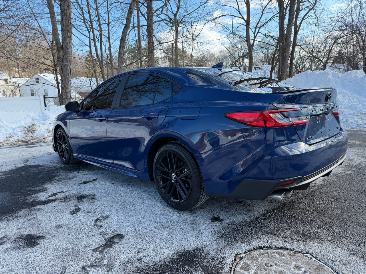 Toyota Camry Hybrid XLE 2025