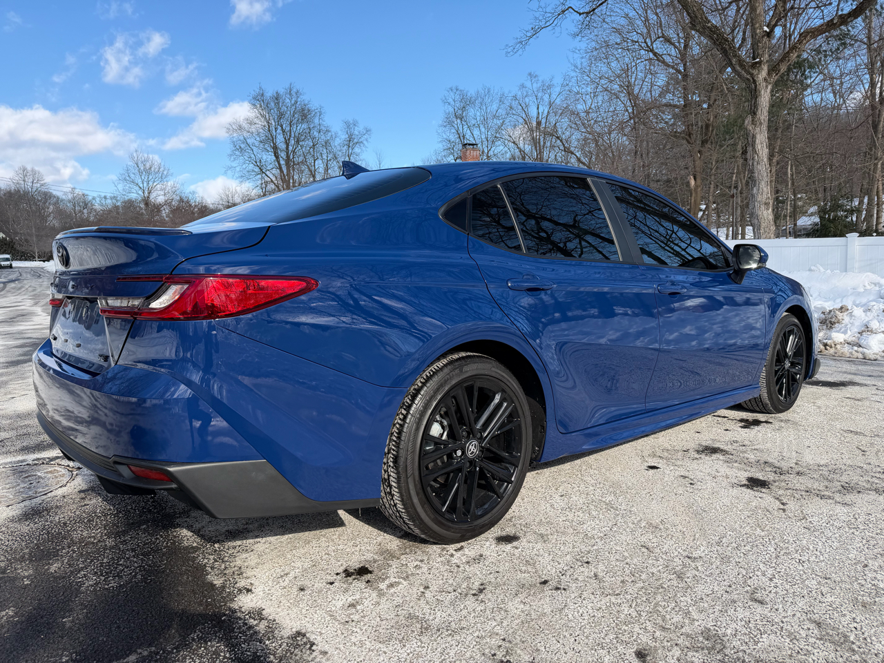 Toyota Camry Hybrid XLE 2025
