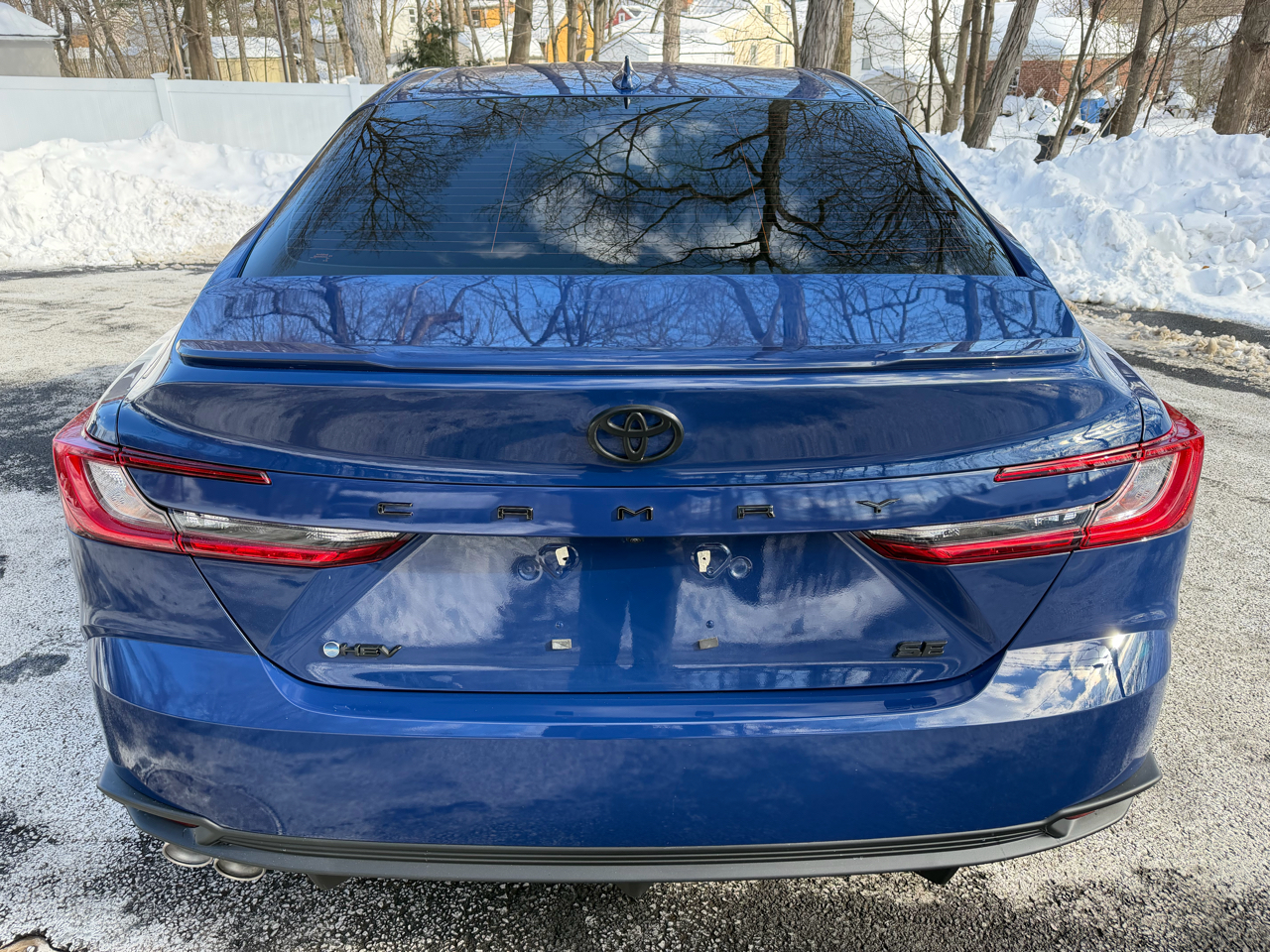 Toyota Camry Hybrid XLE 2025