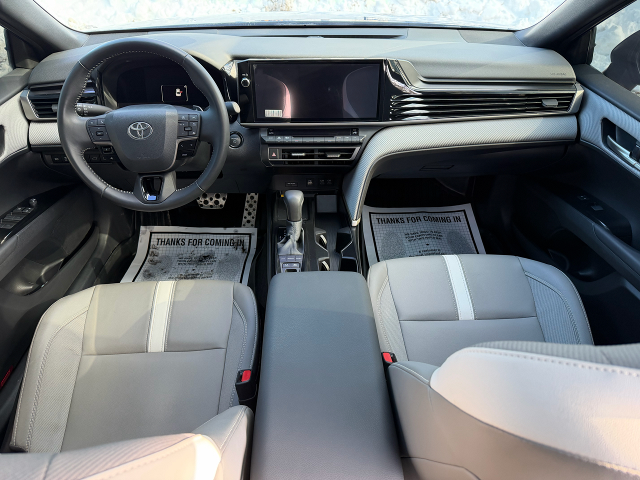 Toyota Camry Hybrid XLE 2025