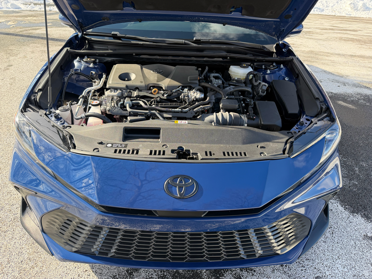 Toyota Camry Hybrid XLE 2025