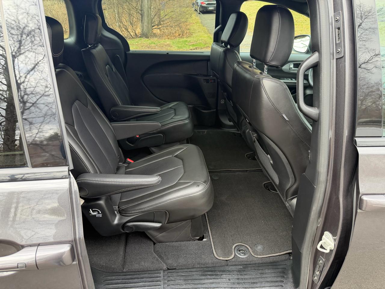 Chrysler Pacifica Touring L AWD 2023