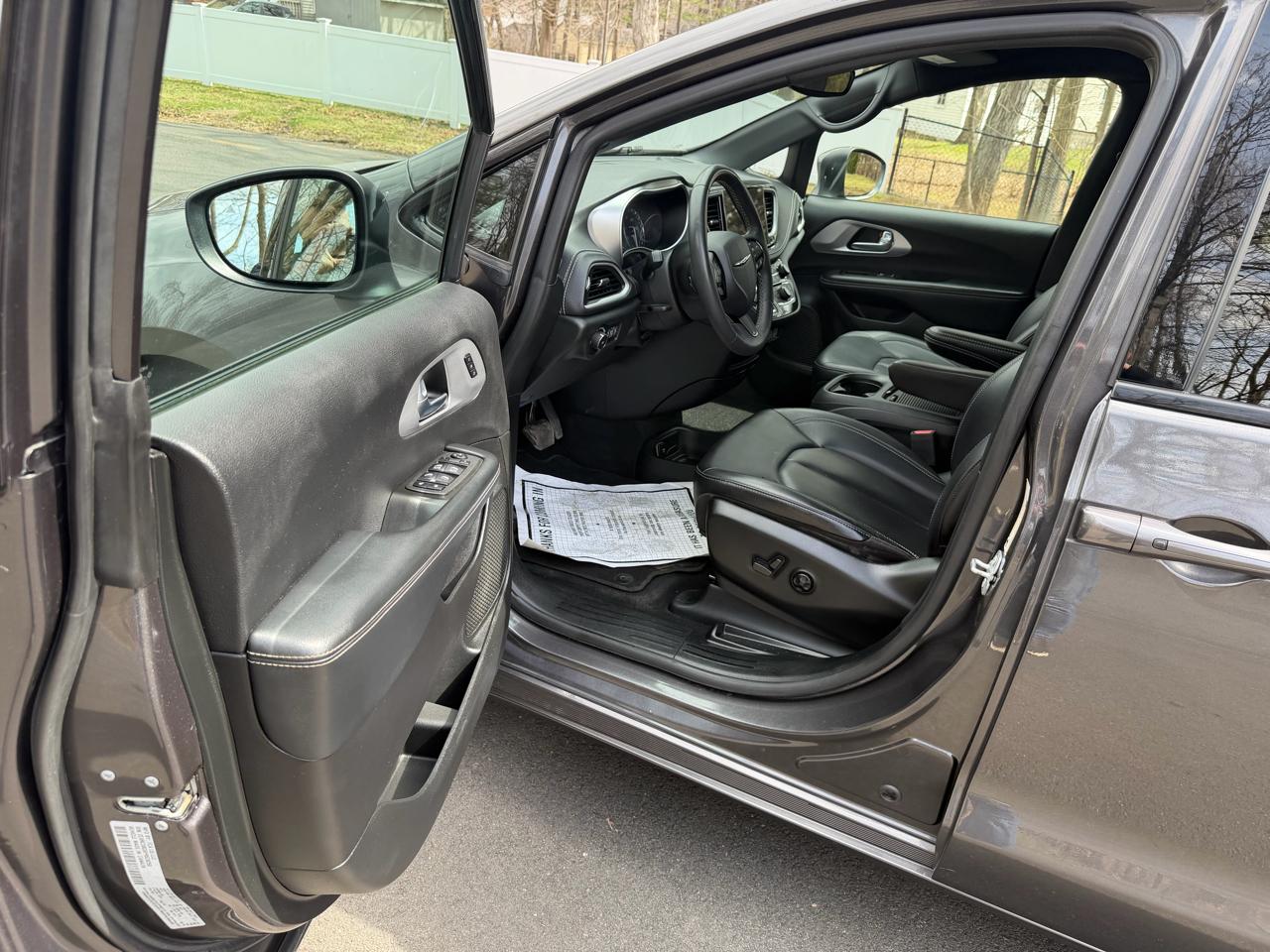 Chrysler Pacifica Touring L AWD 2023