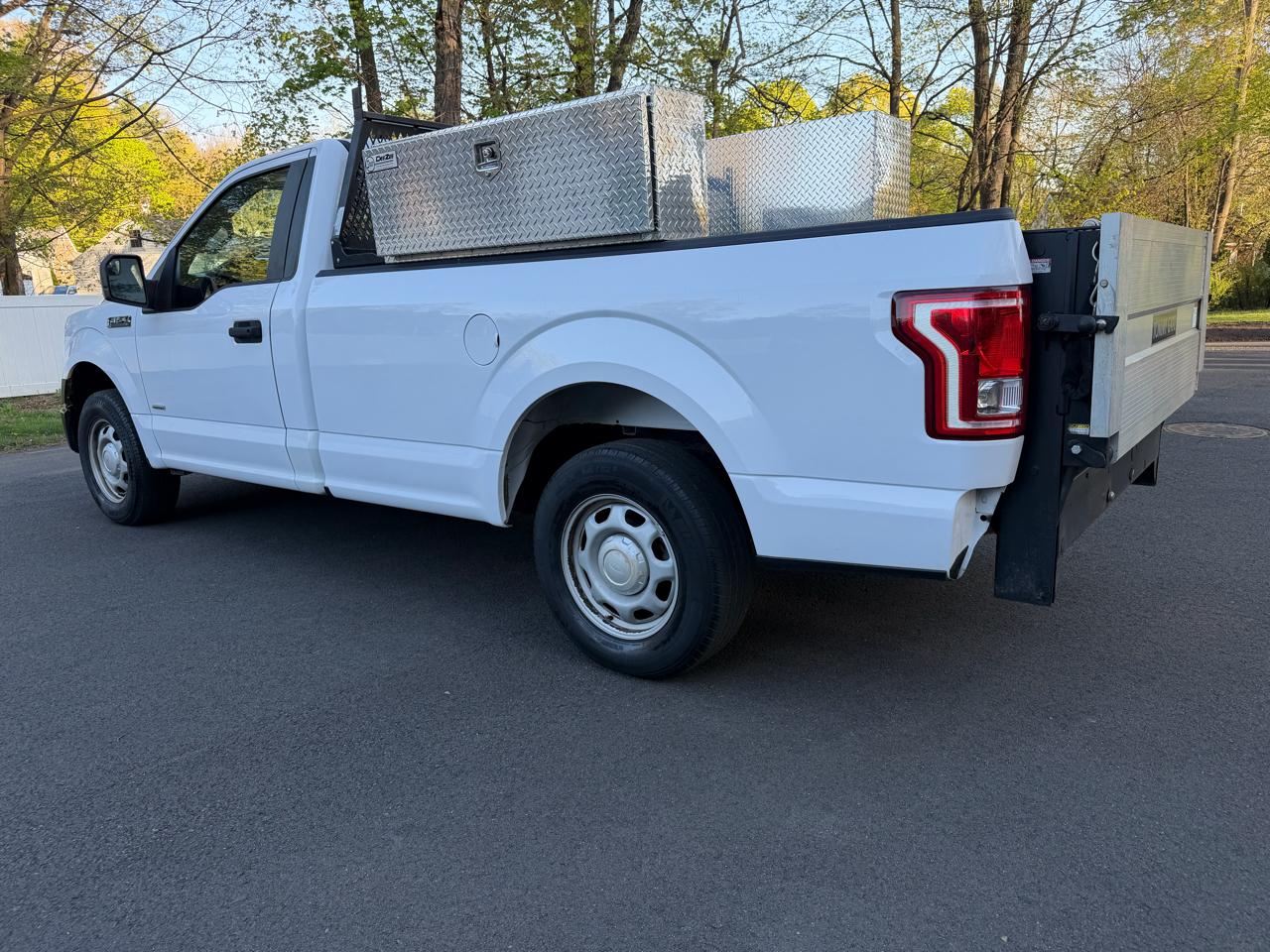 Ford F-150 2WD Reg Cab 141" XLT 2016