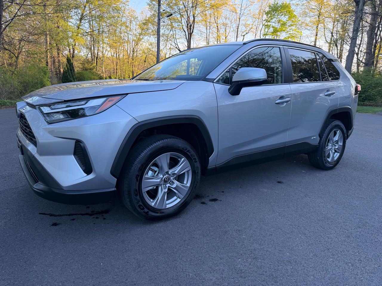 Toyota RAV4 Hybrid XLE 2025
