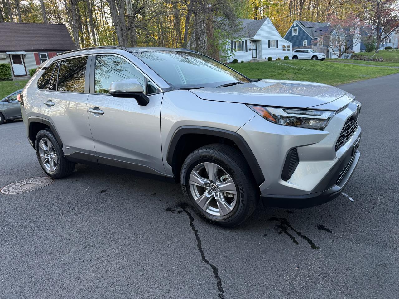 Toyota RAV4 Hybrid XLE 2025