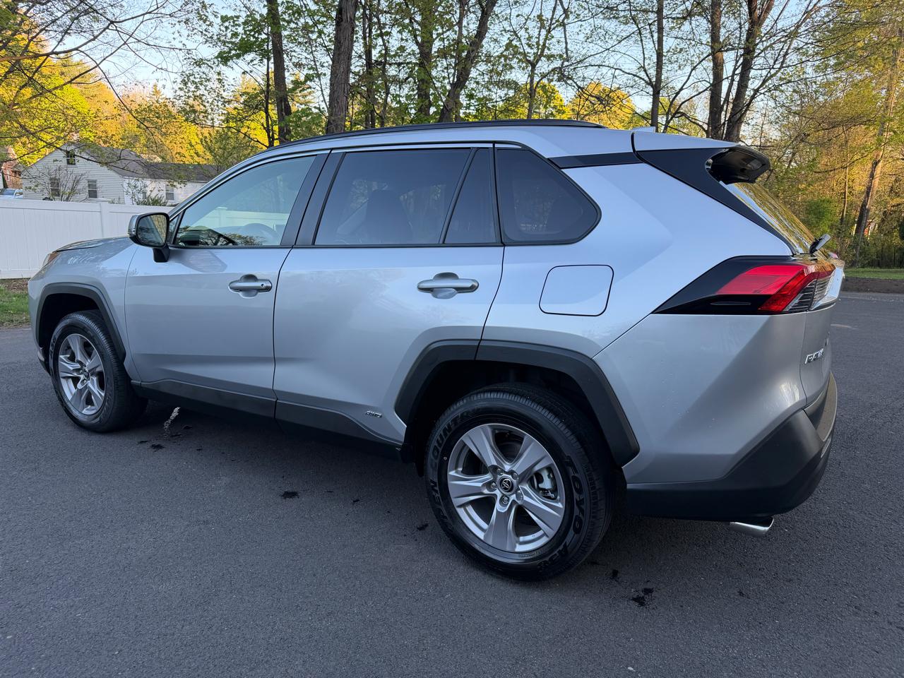 Toyota RAV4 Hybrid XLE 2025