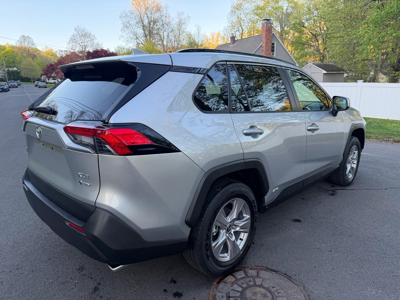 Toyota RAV4 Hybrid XLE 2025
