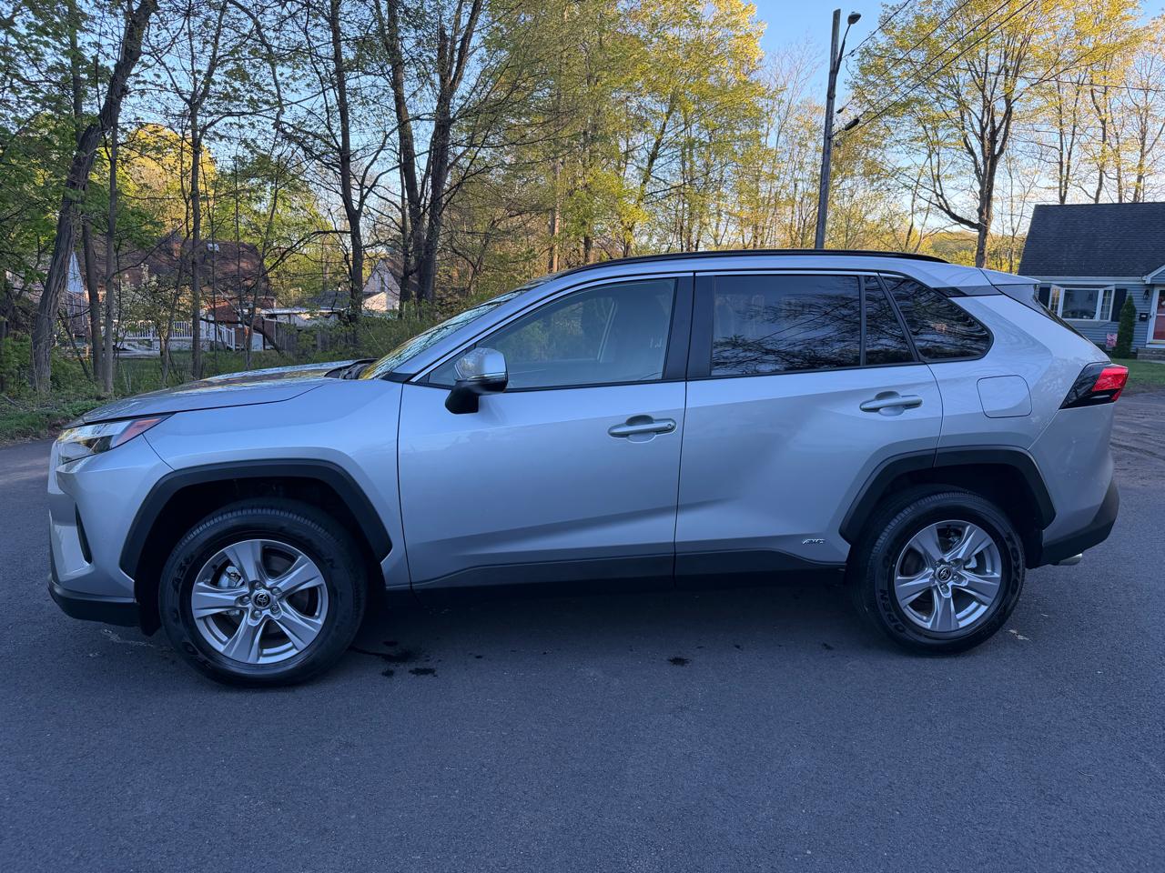 Toyota RAV4 Hybrid XLE 2025