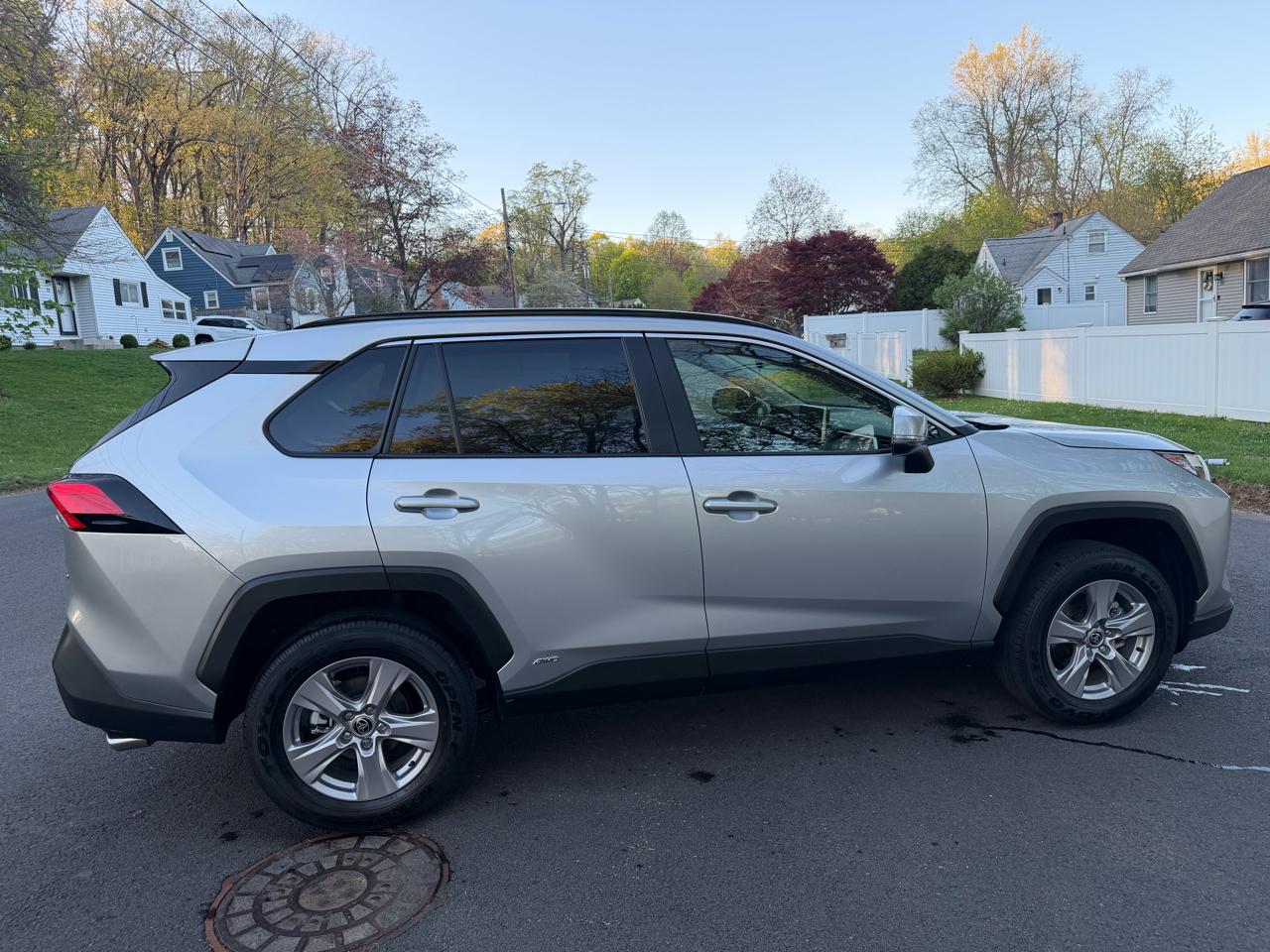 Toyota RAV4 Hybrid XLE 2025