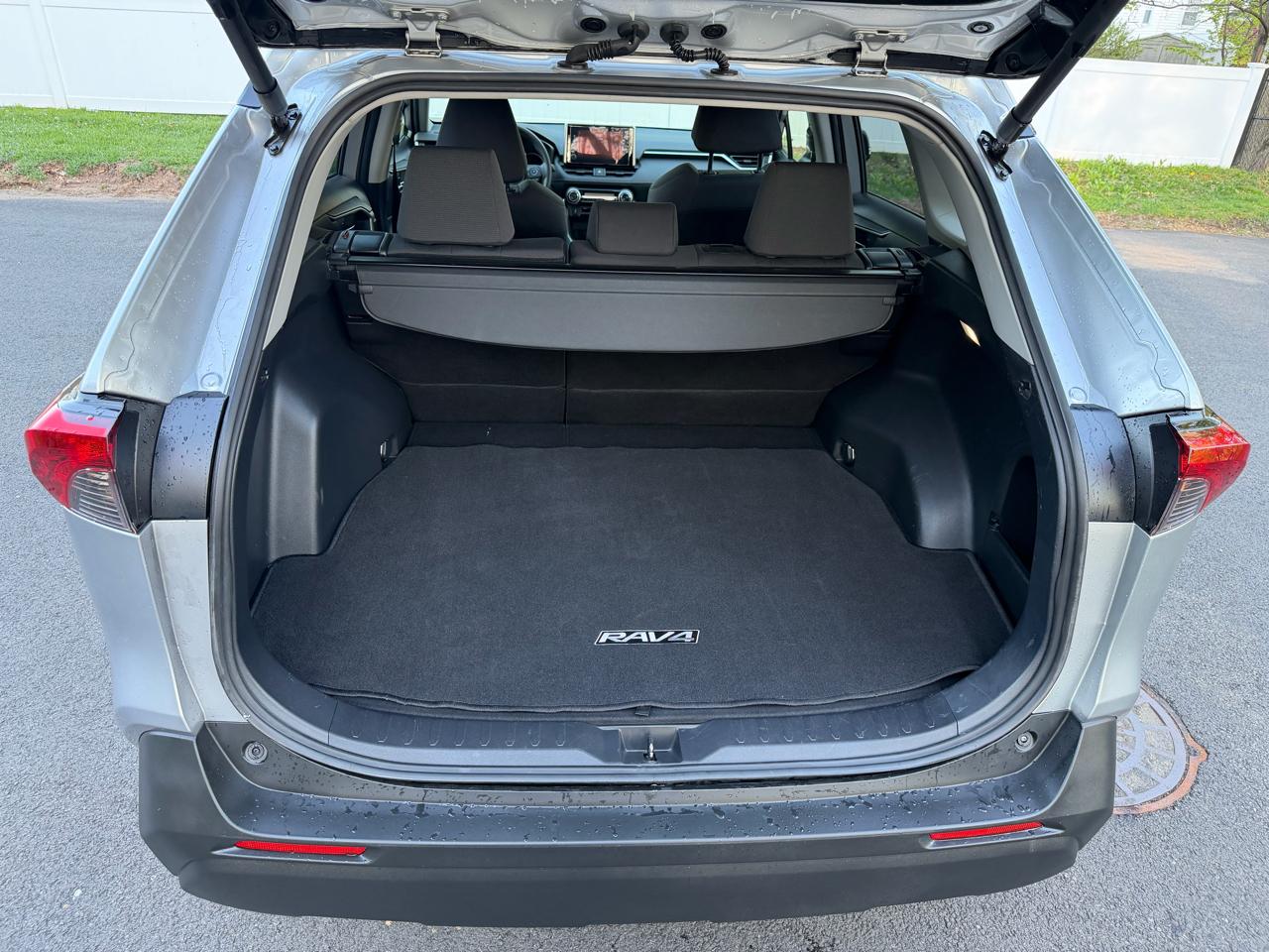 Toyota RAV4 Hybrid XLE 2025