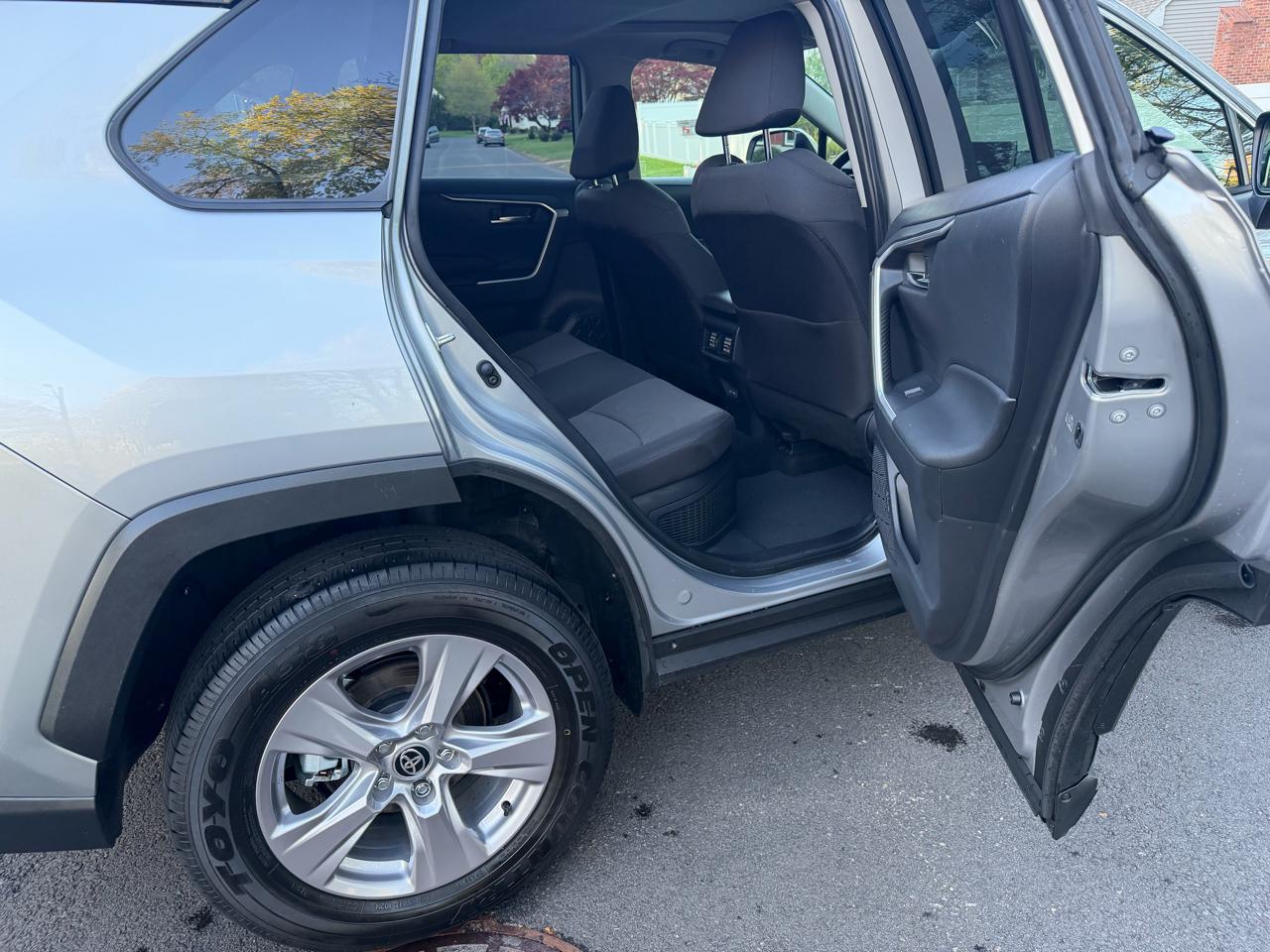 Toyota RAV4 Hybrid XLE 2025