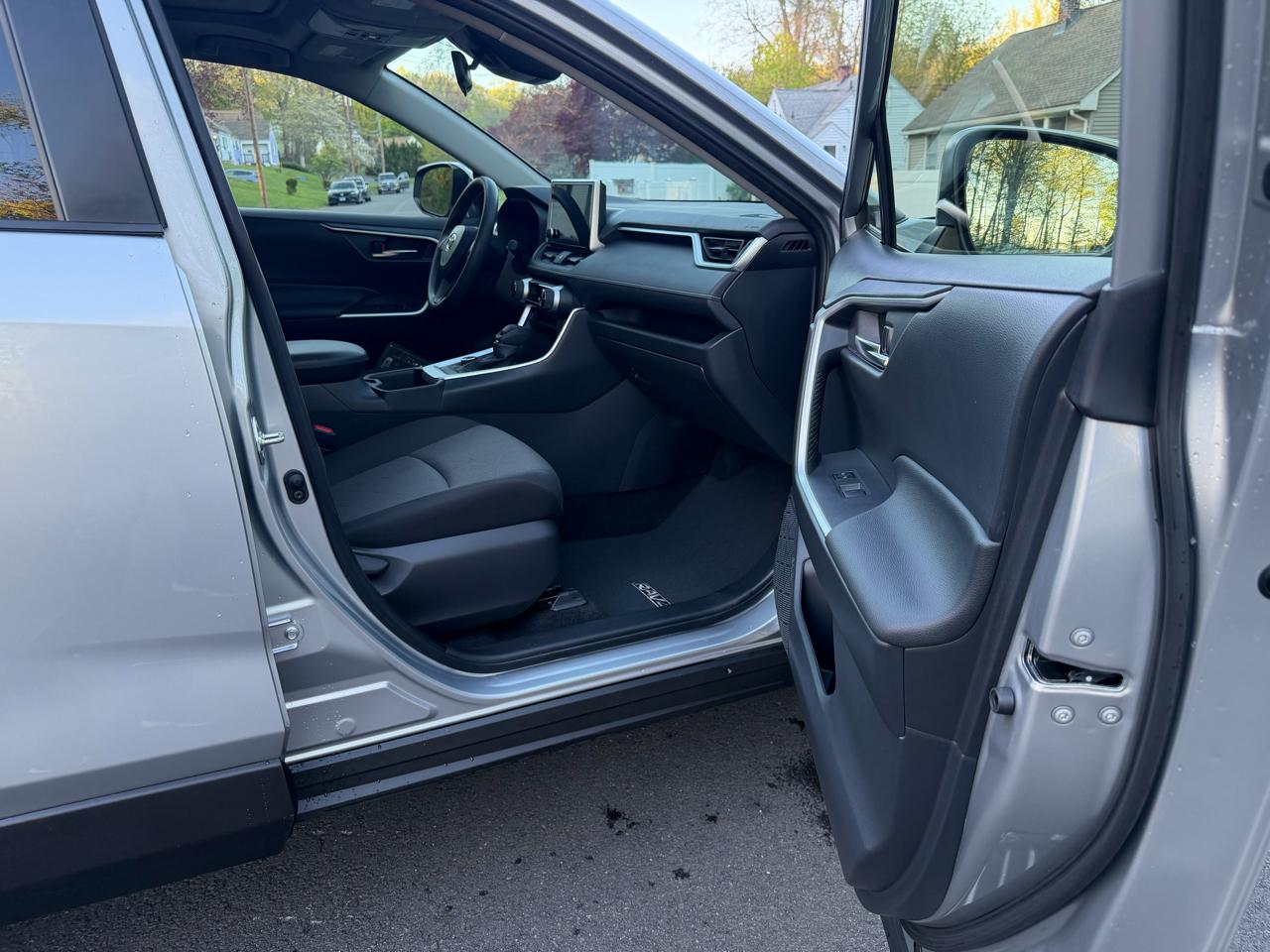 Toyota RAV4 Hybrid XLE 2025