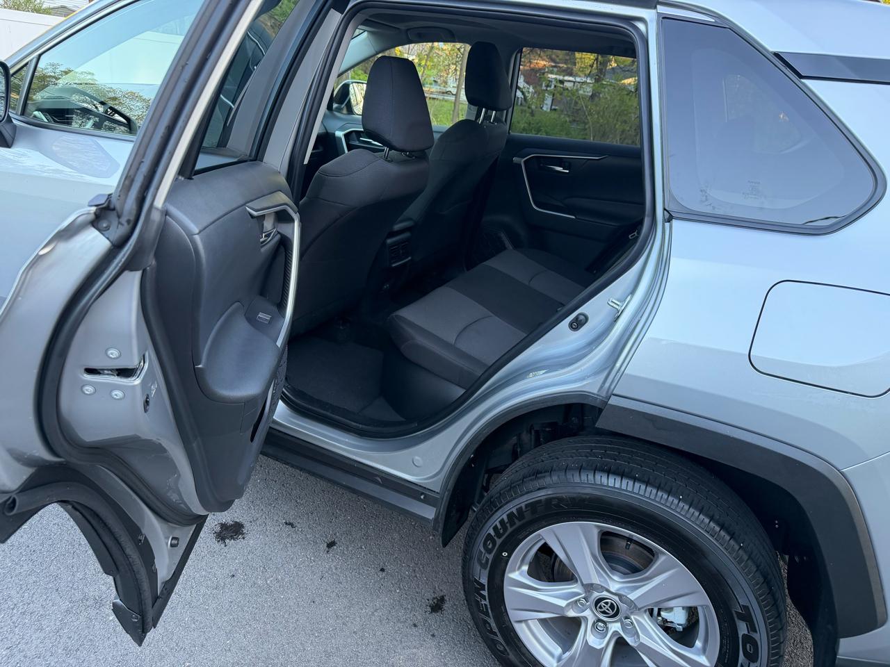 Toyota RAV4 Hybrid XLE 2025