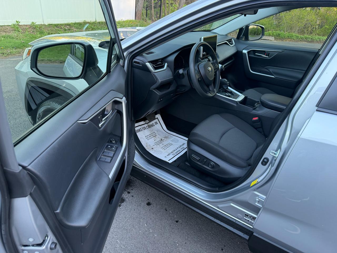 Toyota RAV4 Hybrid XLE 2025