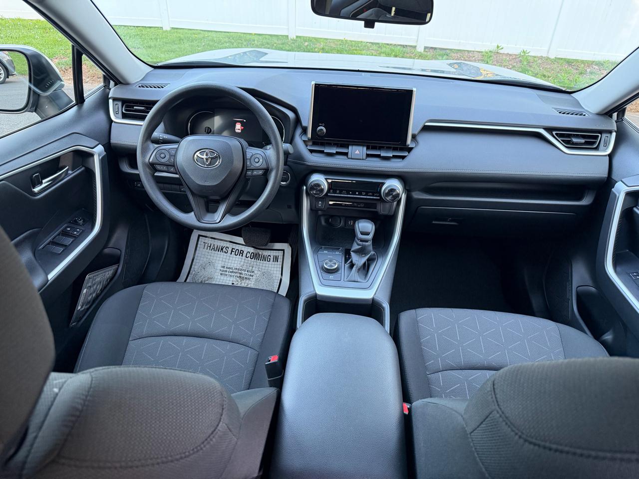 Toyota RAV4 Hybrid XLE 2025