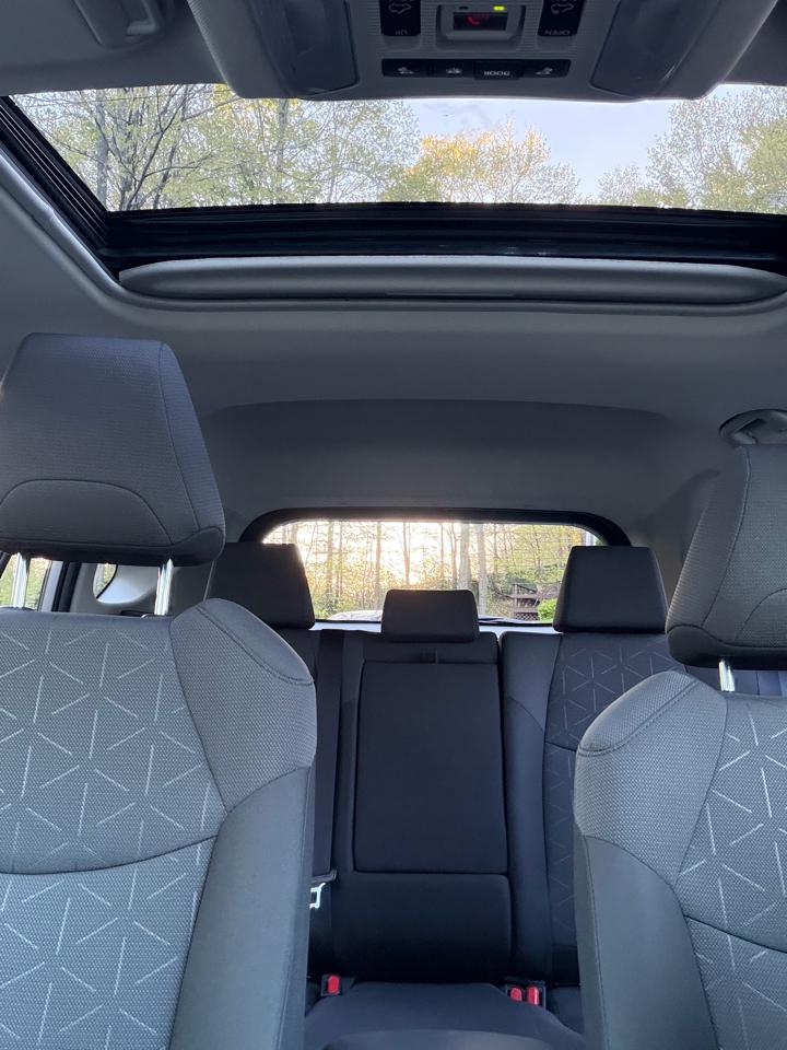 Toyota RAV4 Hybrid XLE 2025