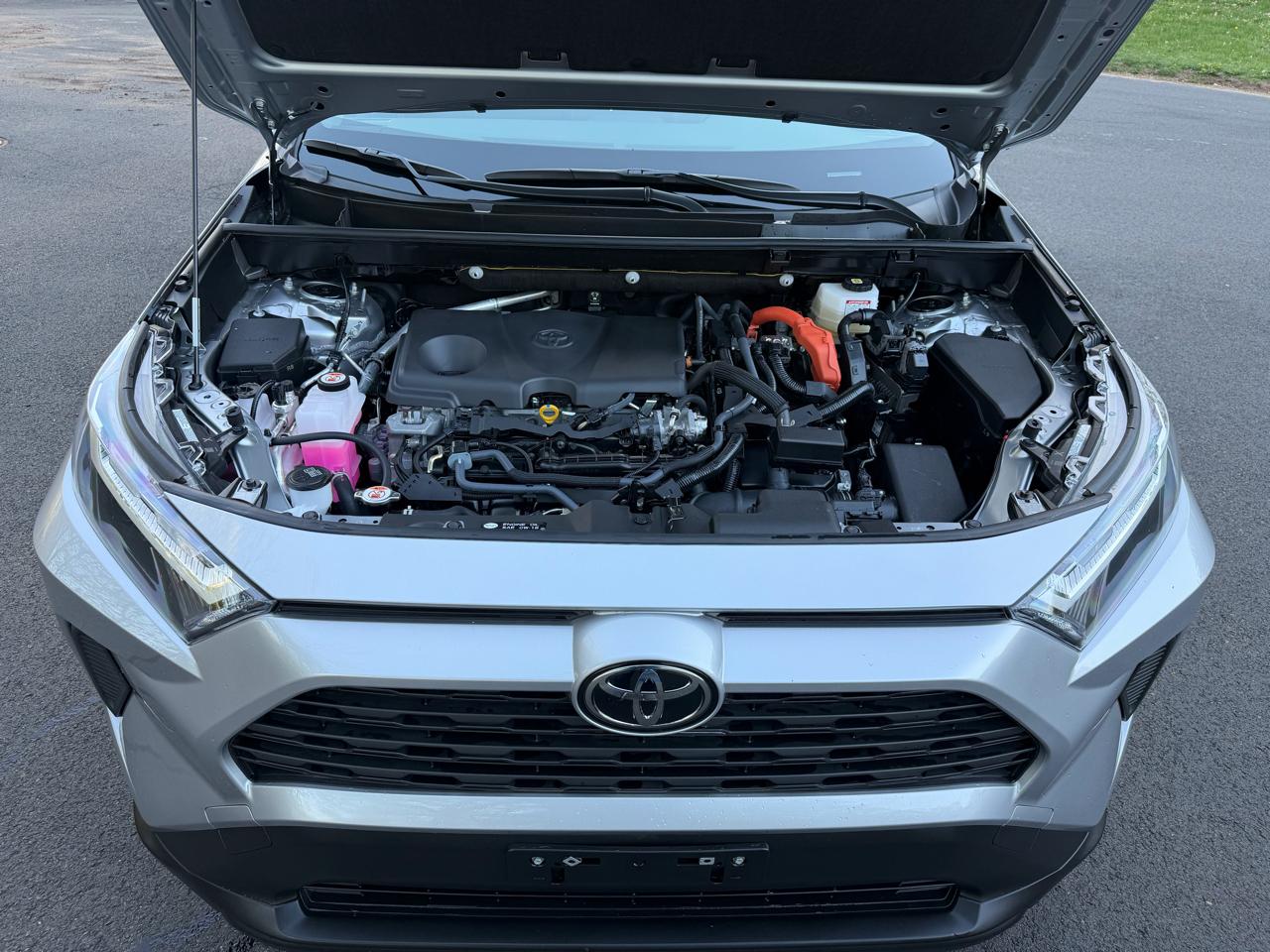 Toyota RAV4 Hybrid XLE 2025