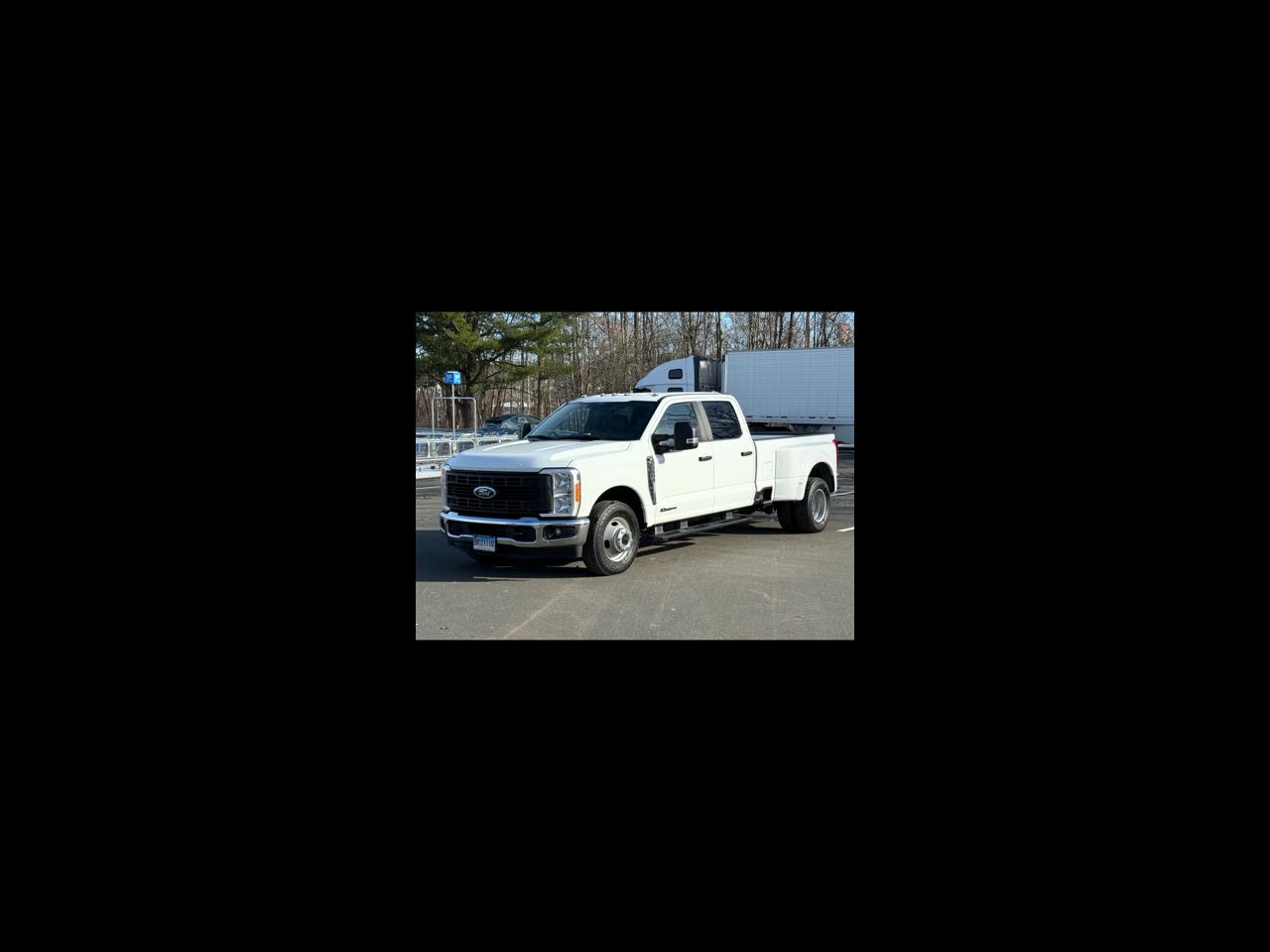 Ford F-350 SD XL Crew Cab Long Bed DRW 2WD 2023