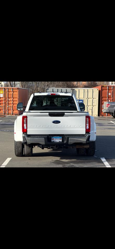 Ford F-350 SD XL Crew Cab Long Bed DRW 2WD 2023