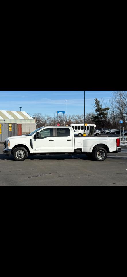 Ford F-350 SD XL Crew Cab Long Bed DRW 2WD 2023