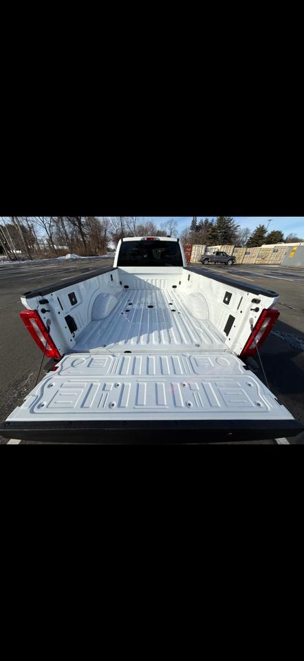 Ford F-350 SD XL Crew Cab Long Bed DRW 2WD 2023