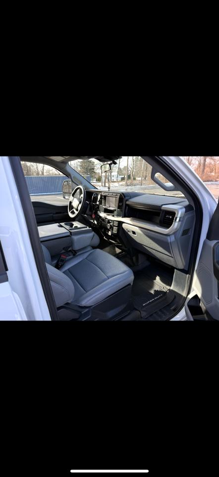 Ford F-350 SD XL Crew Cab Long Bed DRW 2WD 2023