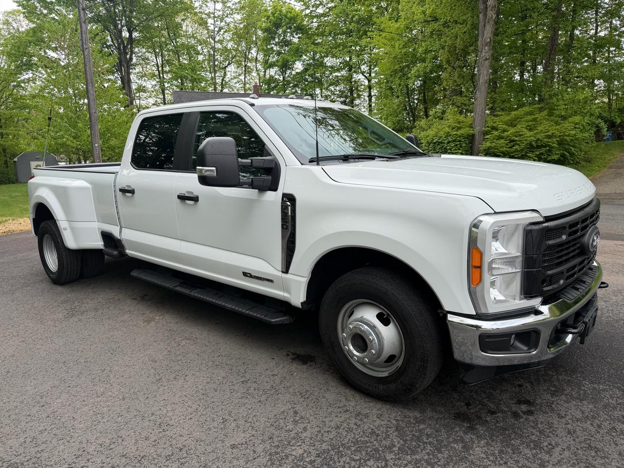 Ford F-350 SD XL Crew Cab Long Bed DRW 2WD 2023