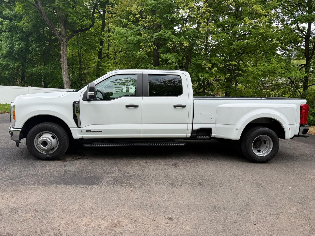 Ford F-350 SD XL Crew Cab Long Bed DRW 2WD 2023
