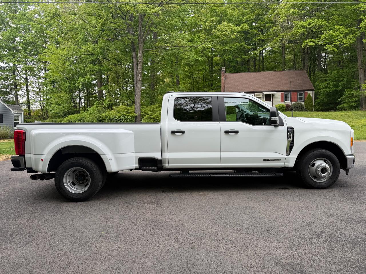 Ford F-350 SD XL Crew Cab Long Bed DRW 2WD 2023