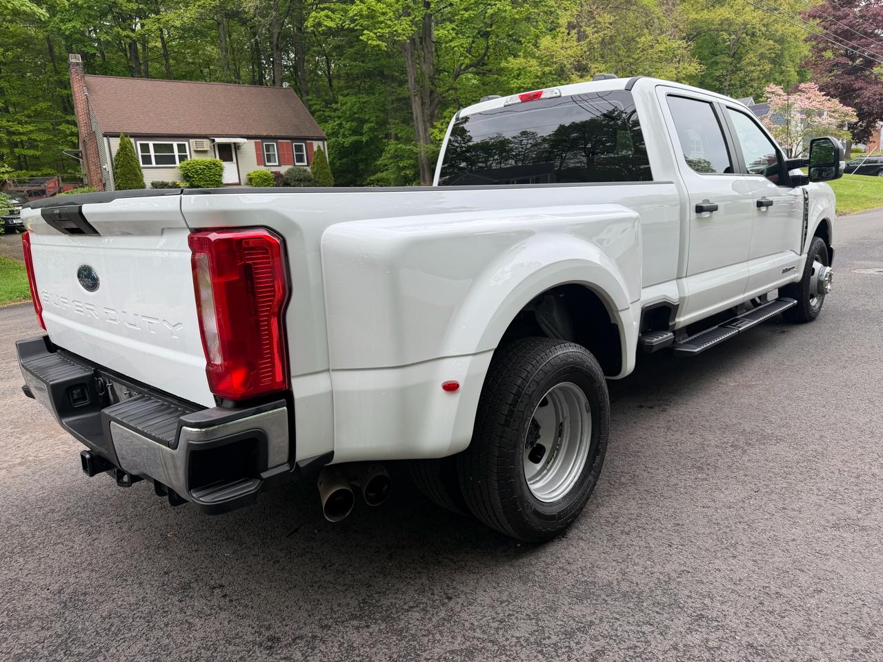 Ford F-350 SD XL Crew Cab Long Bed DRW 2WD 2023